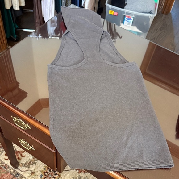 Club Monaco Cashmere Racerback sleeveless turtleneck - Picture 2 of 3